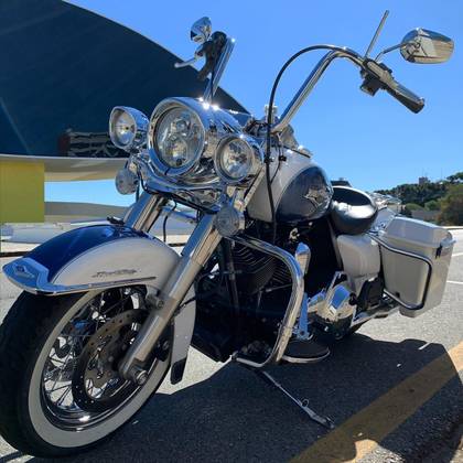 HARLEY-DAVIDSON ROAD KING CLASSIC 